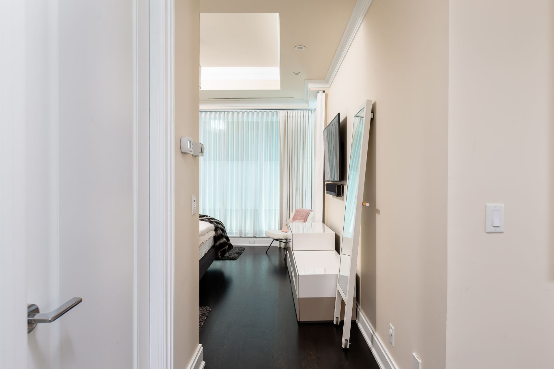 206 Bloor St W 