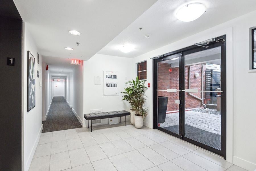 307-929 W 16th Ave