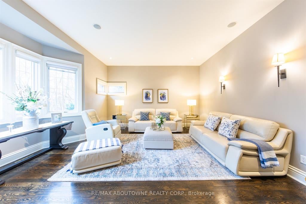 2094 Elmhurst Avenue Oakville