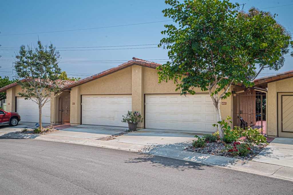 6911 Camino Degrazia