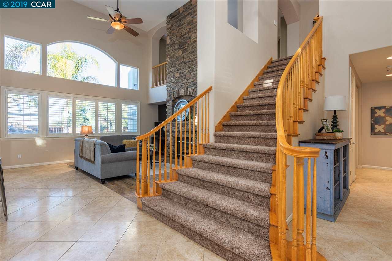 1449 Pinegrove Way