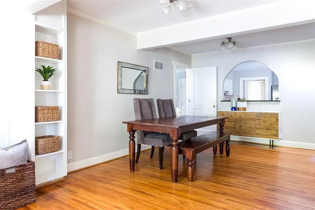 2404 Pruett St