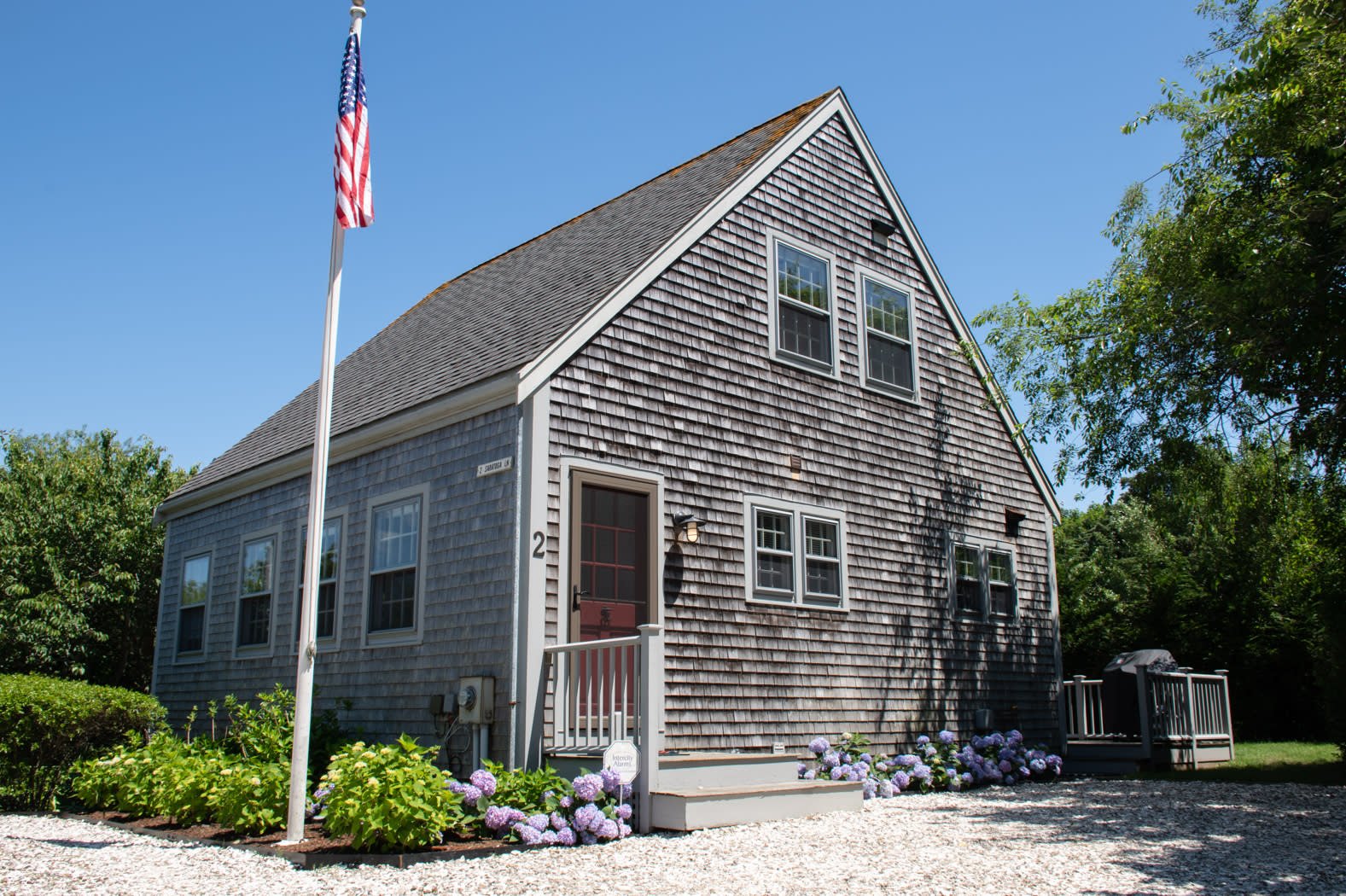 2 Saratoga Ln
