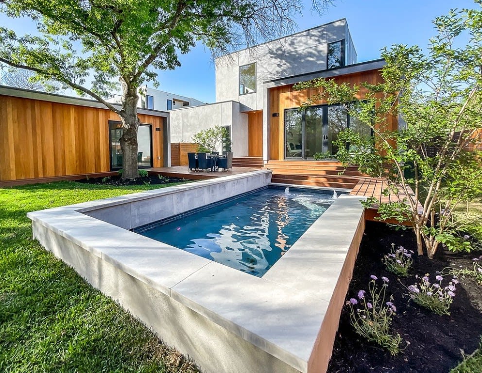1303 Justin Ln
