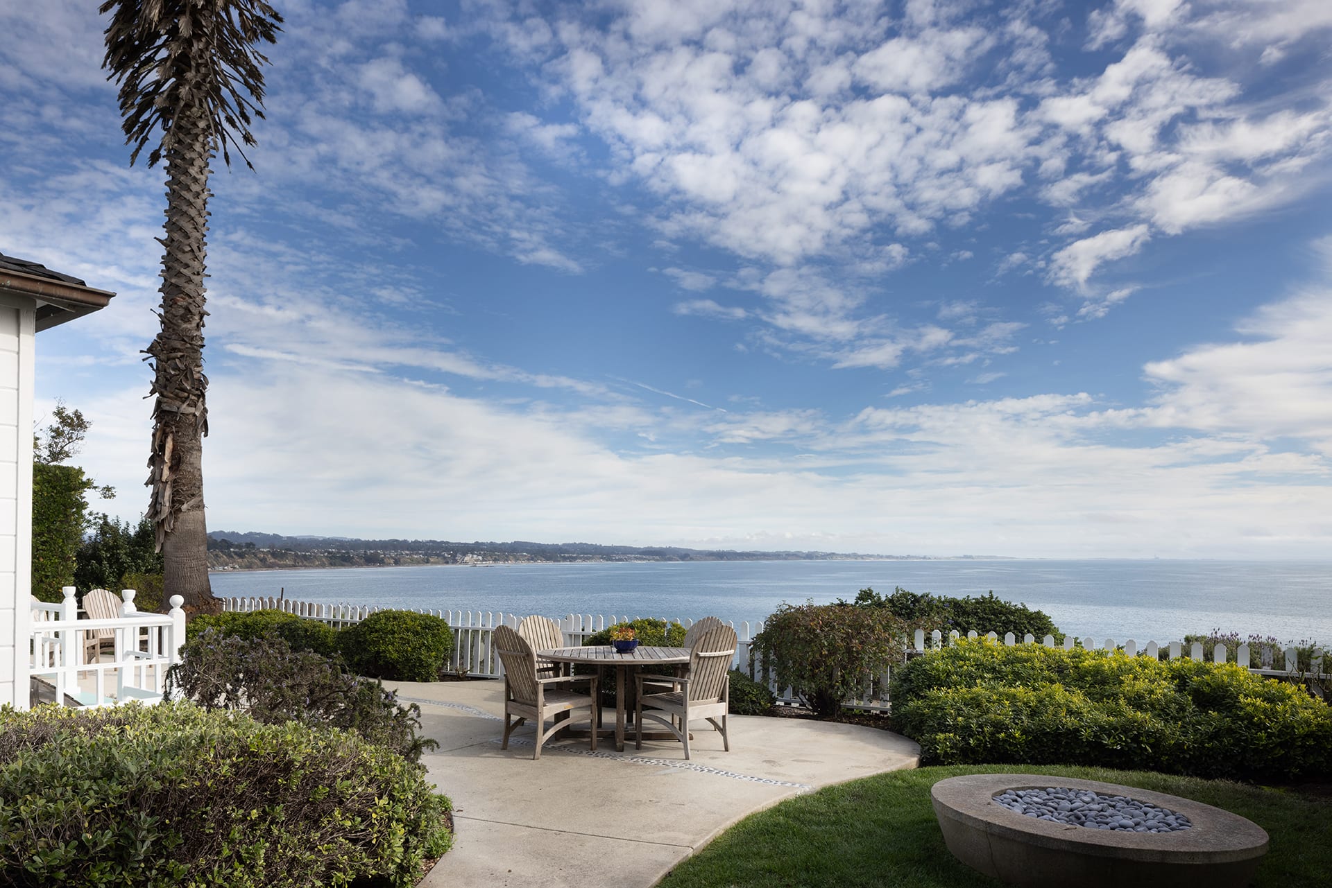 Luxurious Oceanfront Living - 106 Livermore Avenue