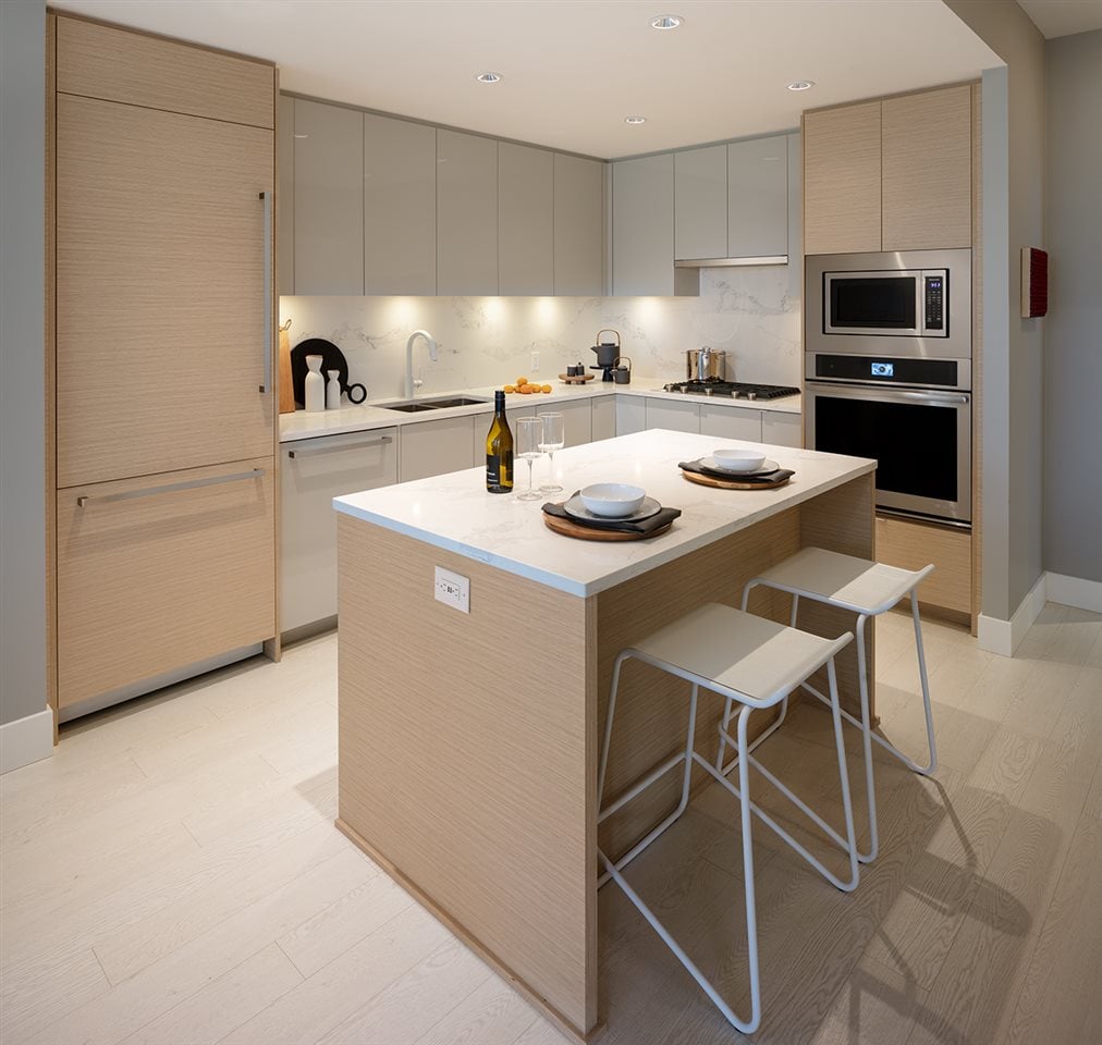 805-3438 Sawmill Cres