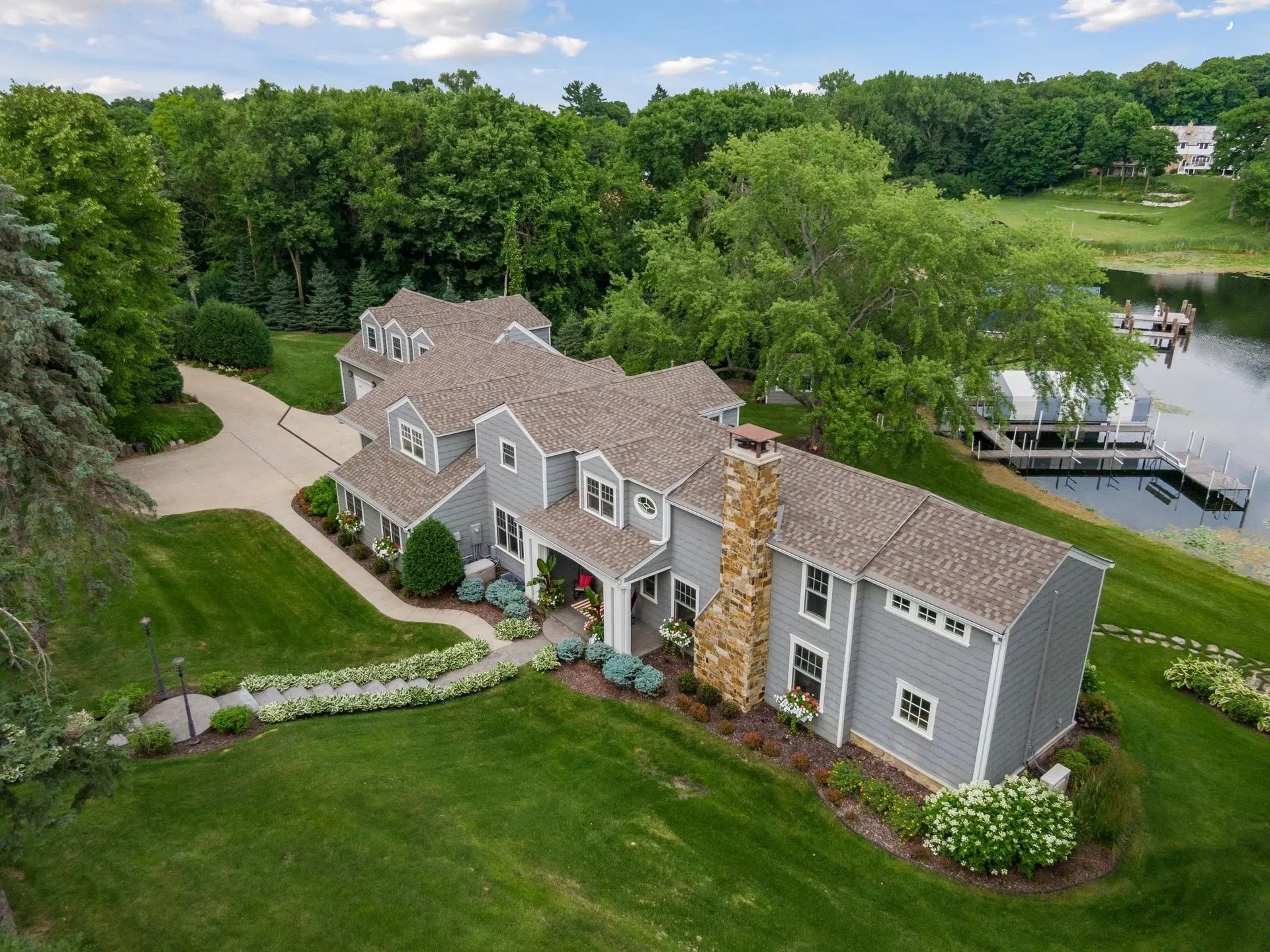 2825 Maplewood Cr E