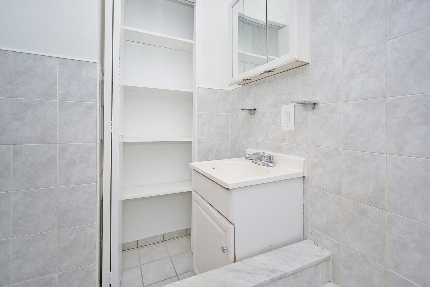 1059 2nd Ave, Unit 2W