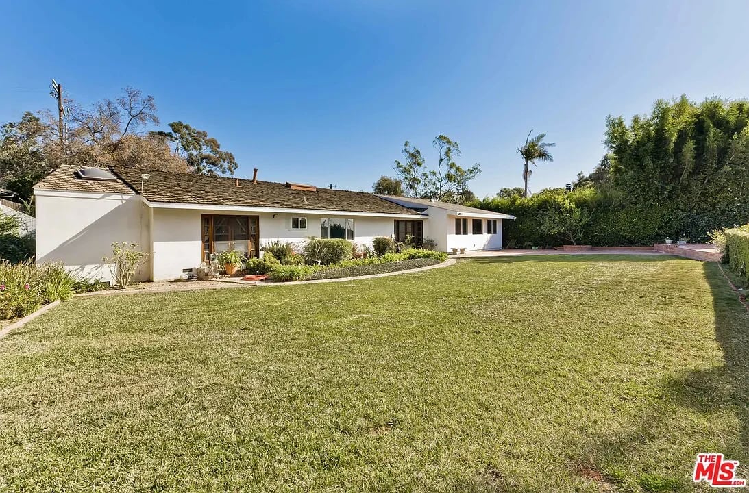 1043 Maroney Ln