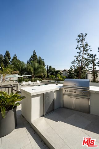 Prime Lease in Full Service Building