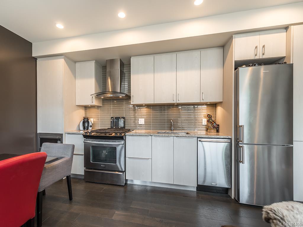 306-1011 Burdett Ave, Victoria