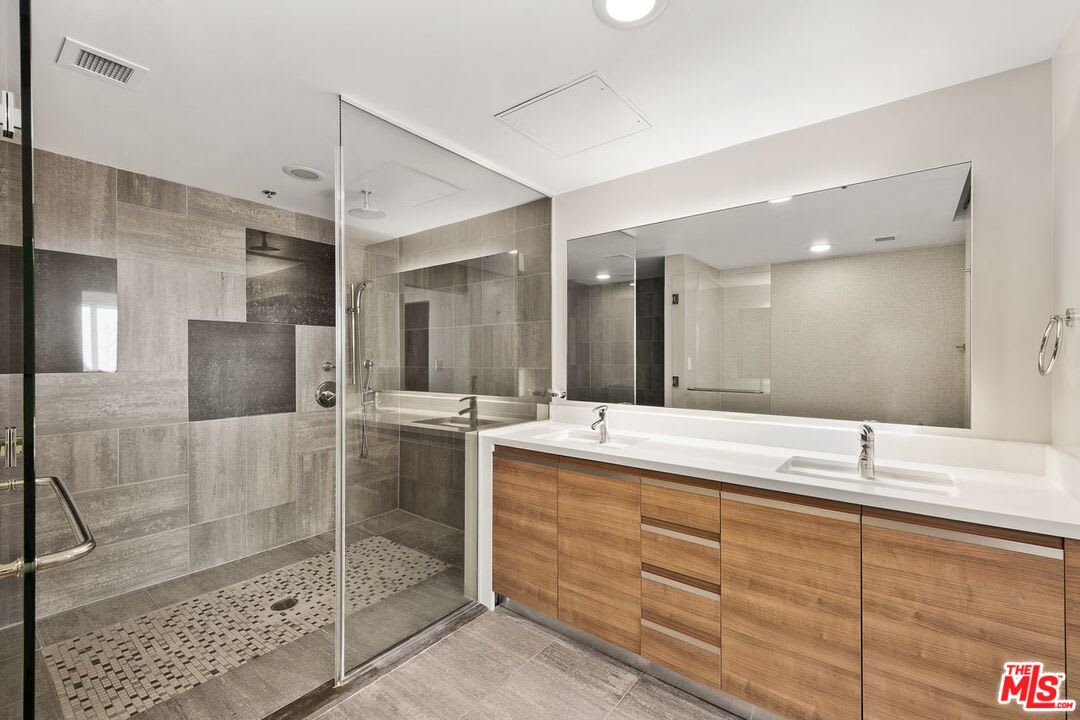 3785 Wilshire Blvd Unit: 1203