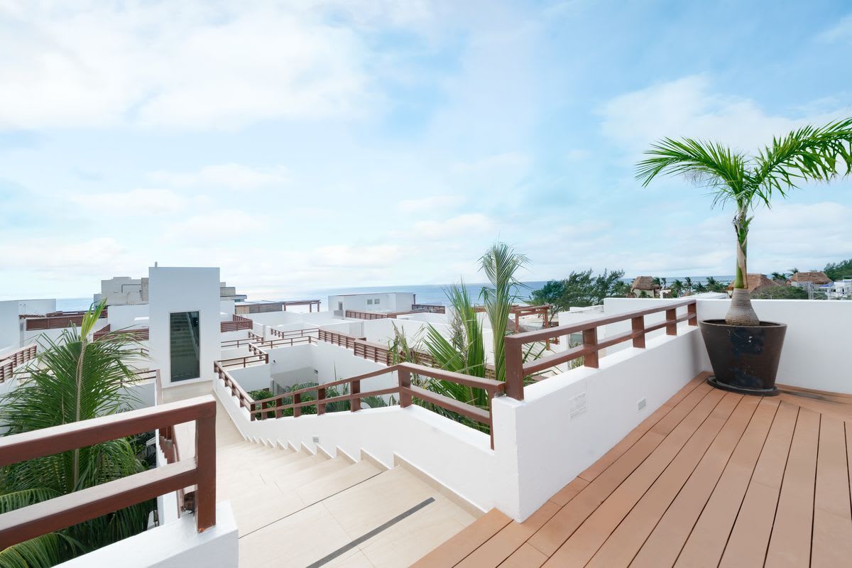 beachfront development offering breathtaking ocean views/ rooftop