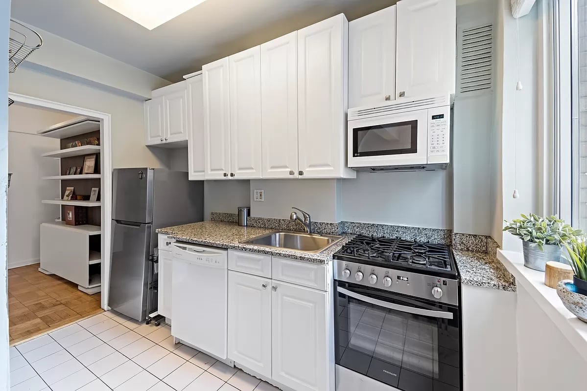 333 West 57th St #8A