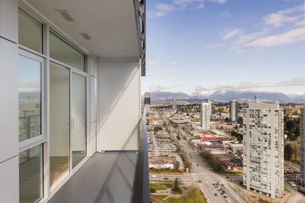 13573 98a Avenue 3211, Surrey