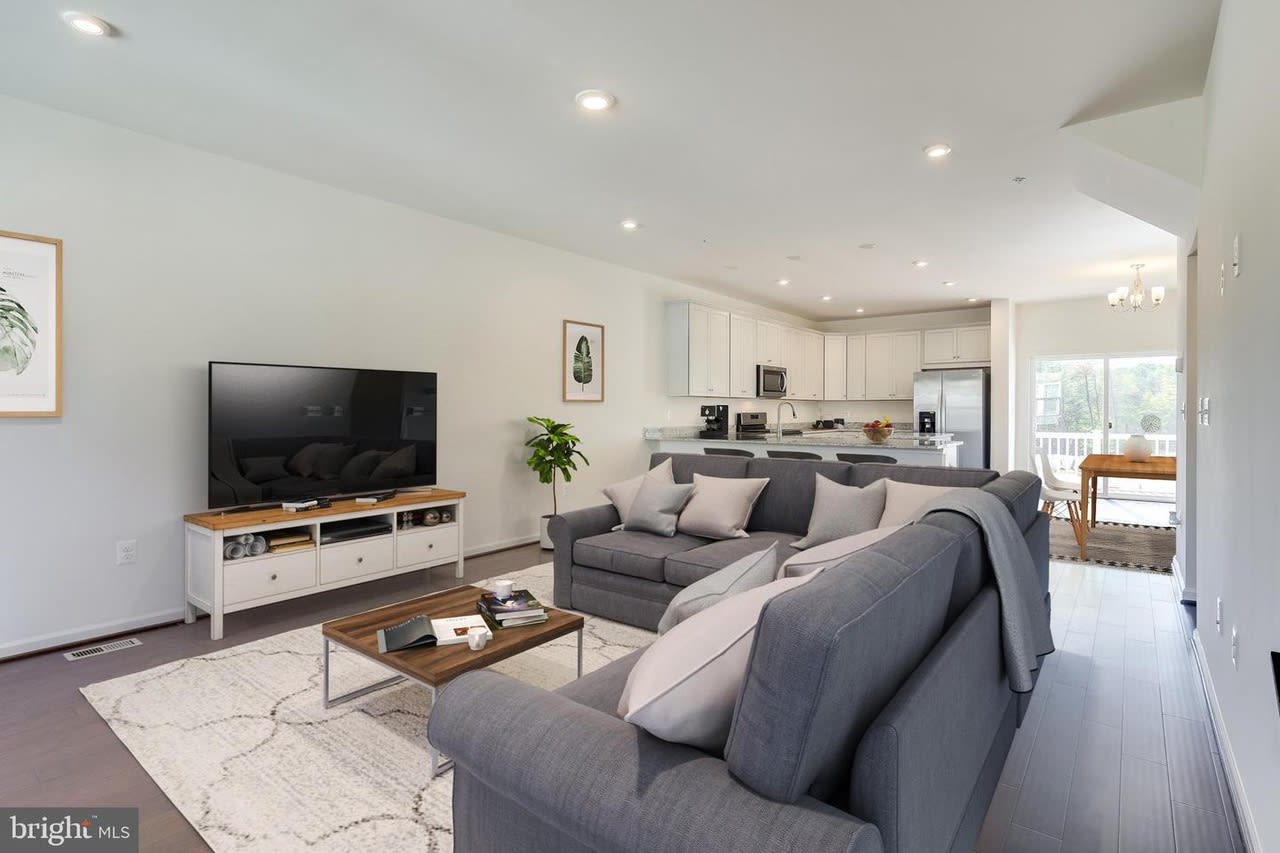 1307 Quiet Lake Cv
