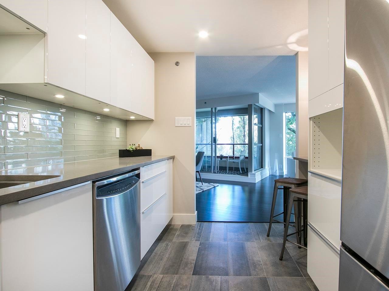 305-1006 Beach Ave