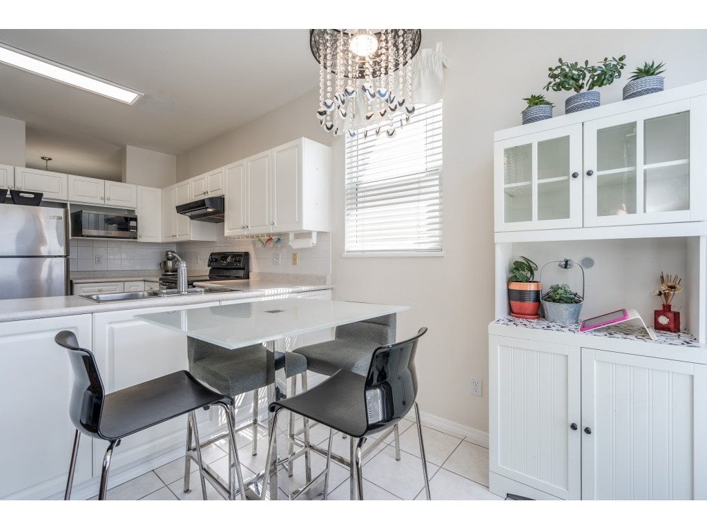 18498 64a Ave