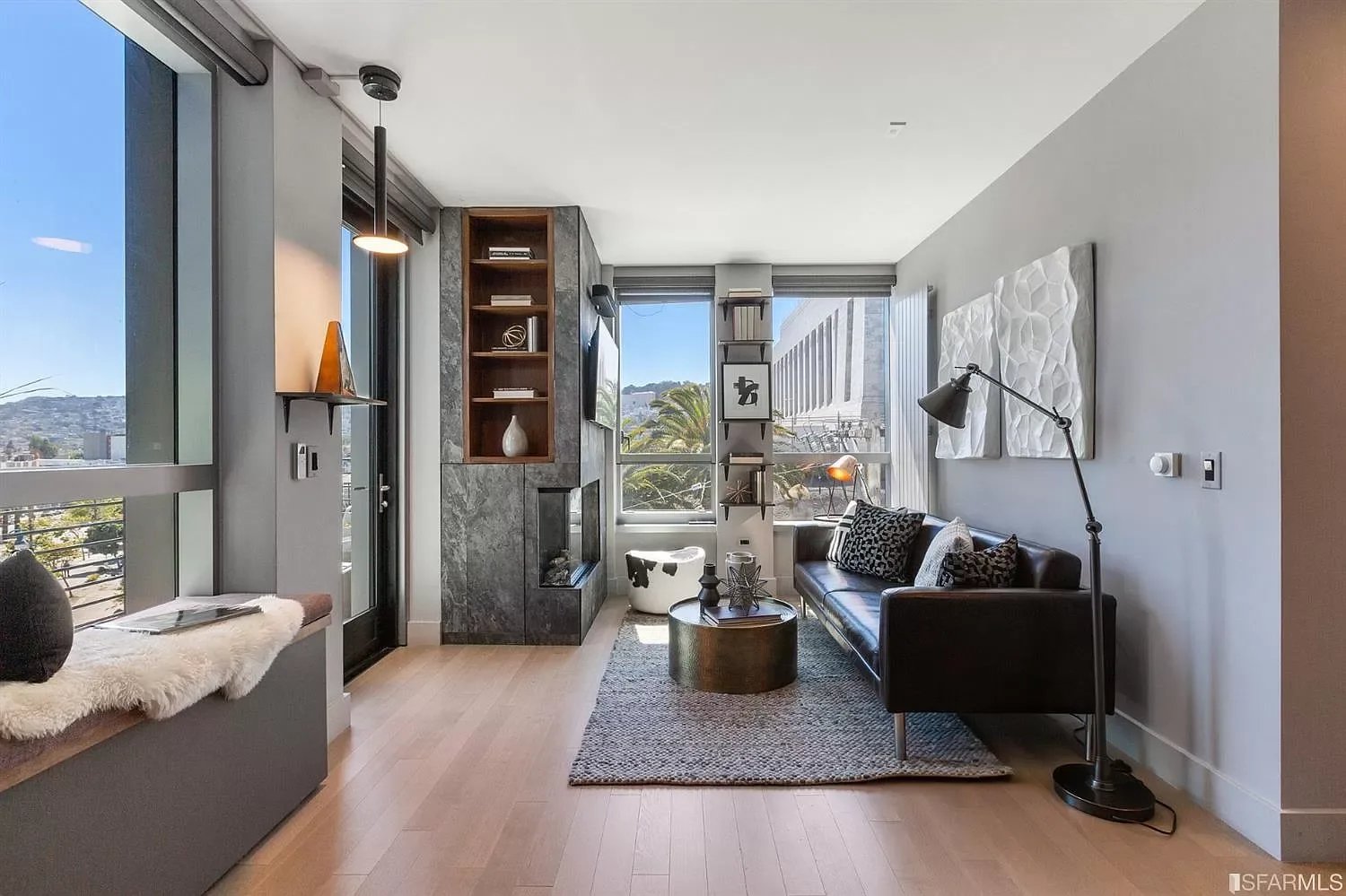 85 Carr St