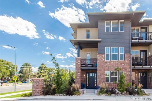 189 S Monaco Pkwy ~ Lowry