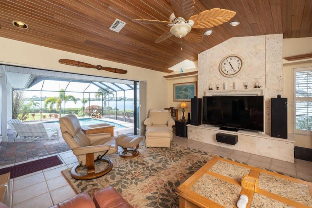 2287 Bayshore Rd