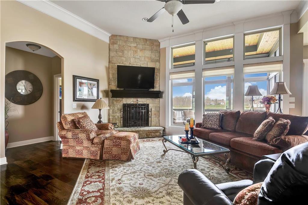 1302 Lakecrest Circle