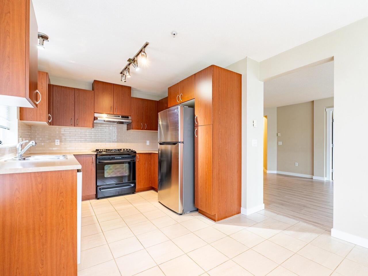 412-9233 Government St