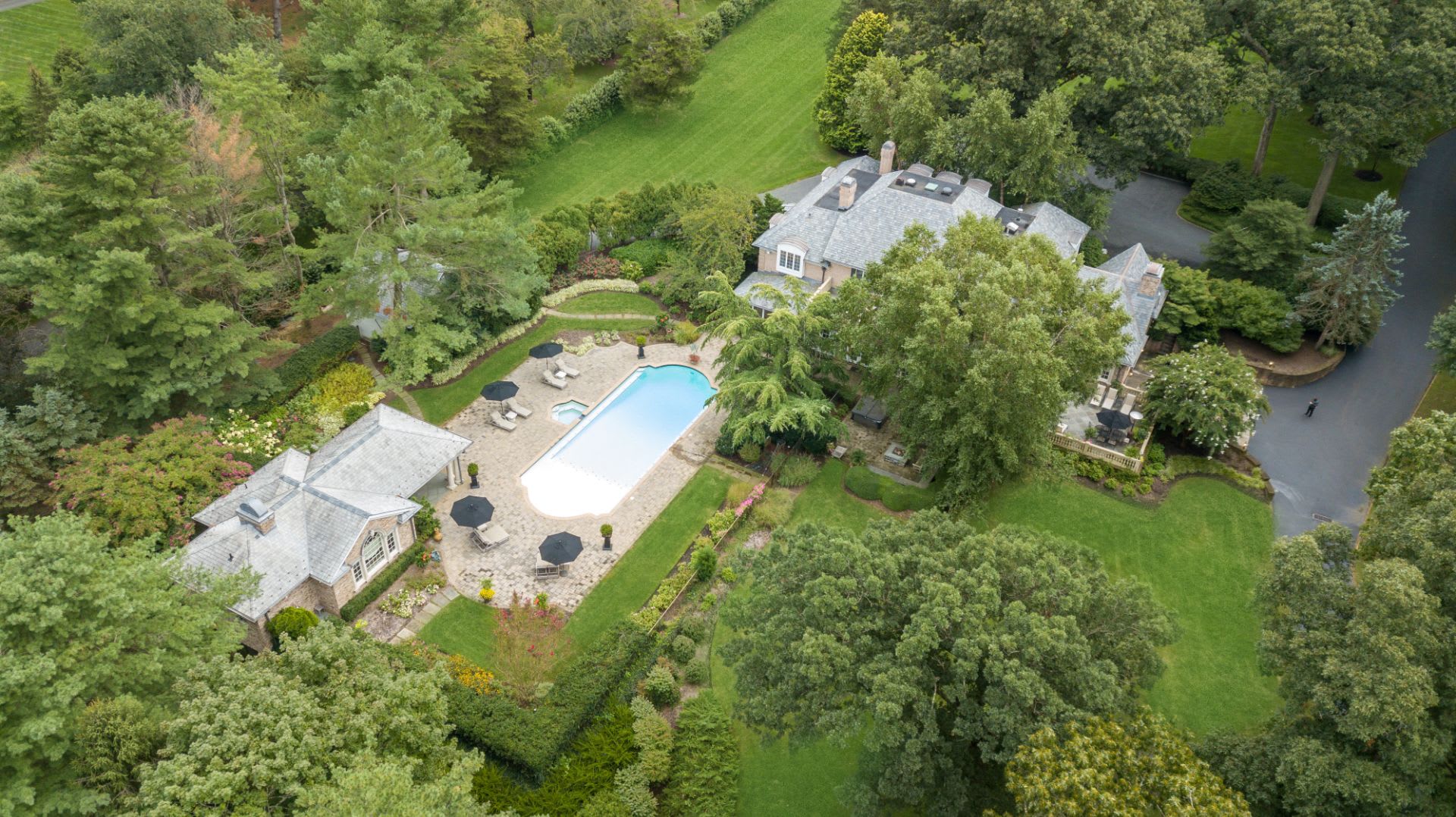 84 West River Road