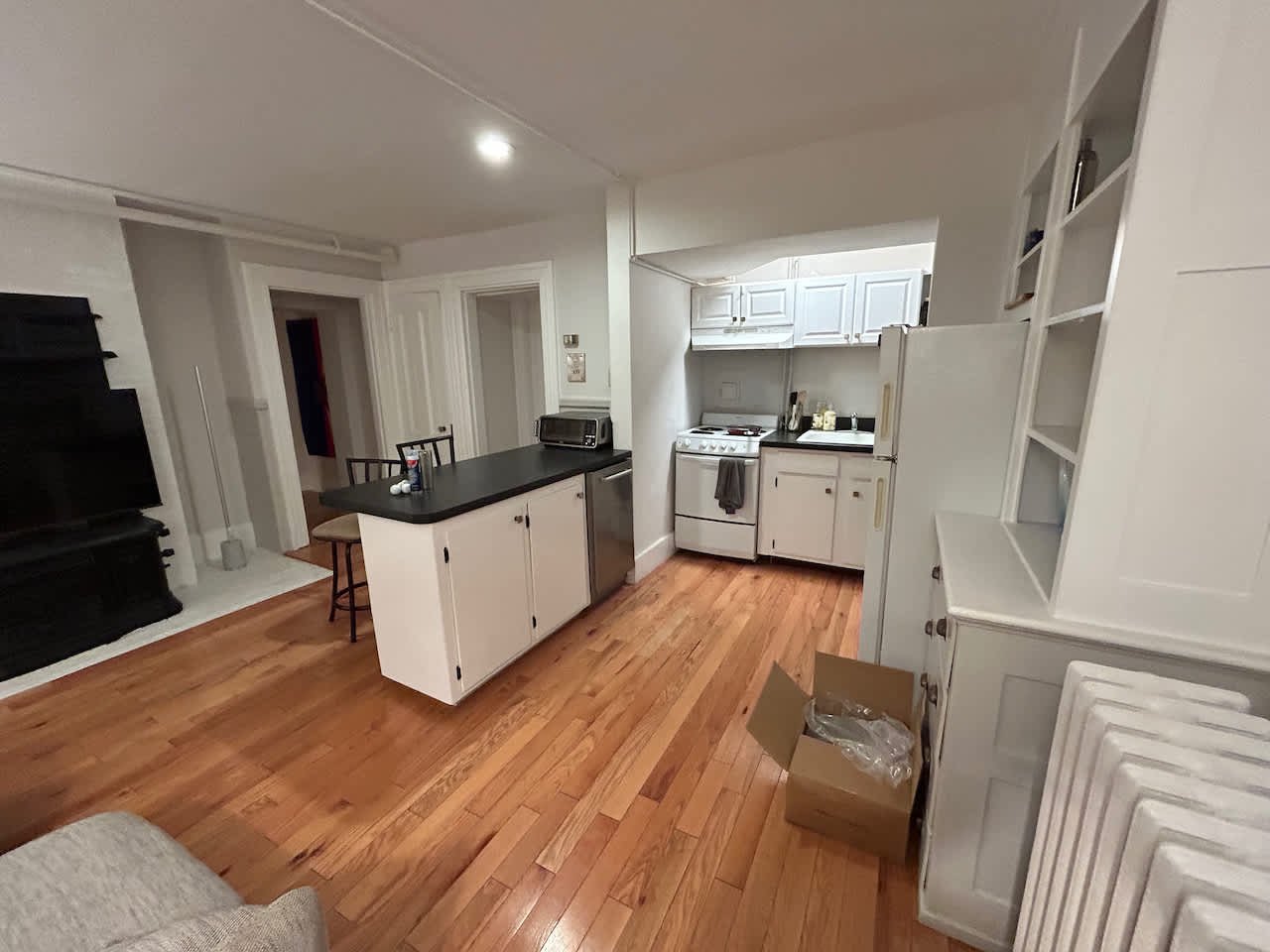 Fairfield @ Marlborough Street 1 Bed - Private Entry and Semi-Private Patio! available AUGUST! 