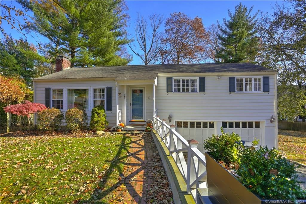 17 Hickory Dr