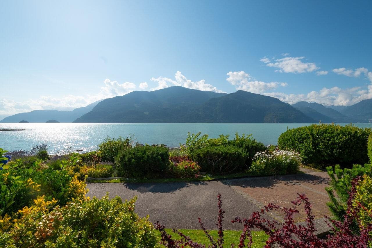 15 Beach Dr