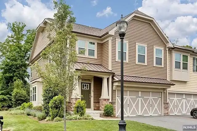 10 Marilyn Dr