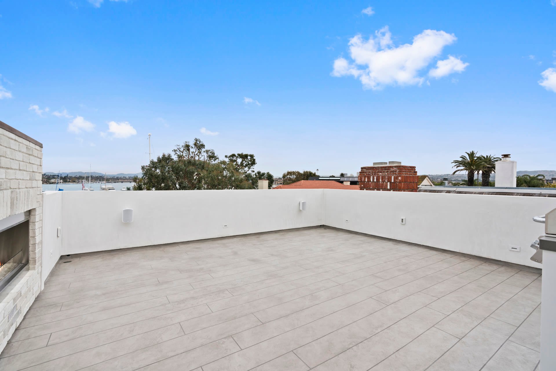 619 W Bay Avenue