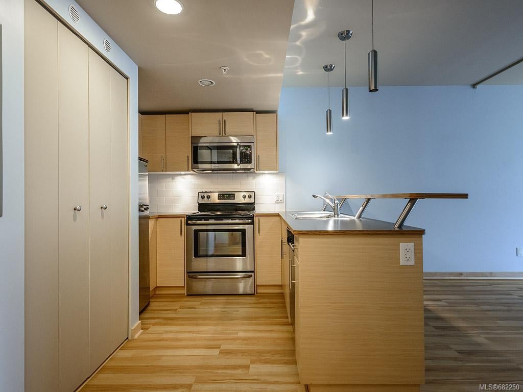 102-787 Tyee Rd