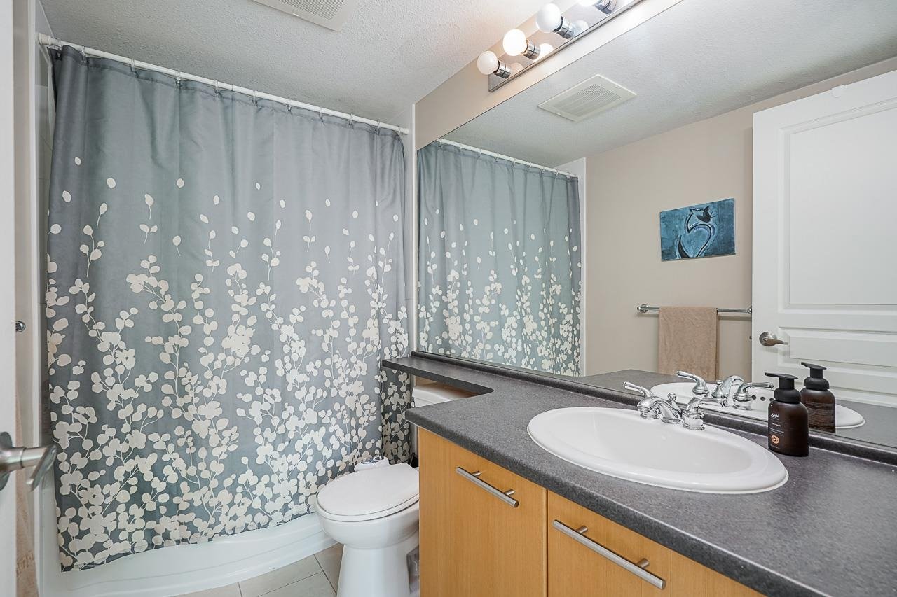316-9319 University Cres