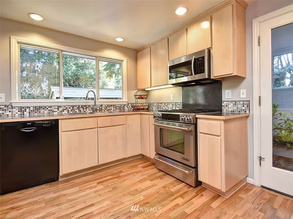 14720 12th Ave NE