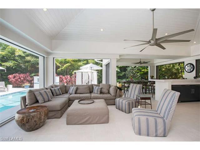 546 S Golf Dr