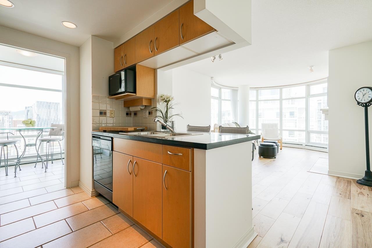 3205-1199 Marinaside Crescent, Vancouver