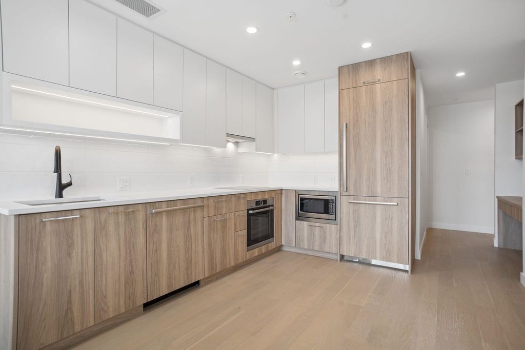 8398 Oak Street 202, Vancouver