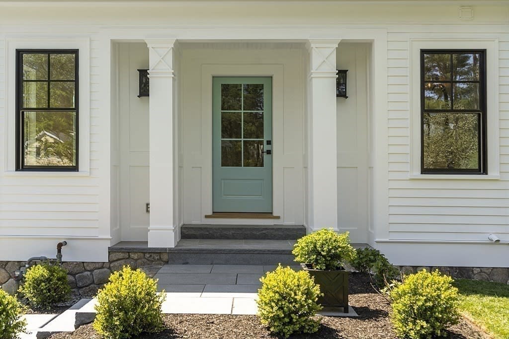 24 McCallar Lane