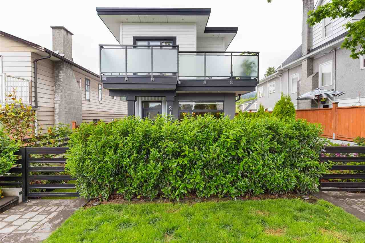 210 E 18th St