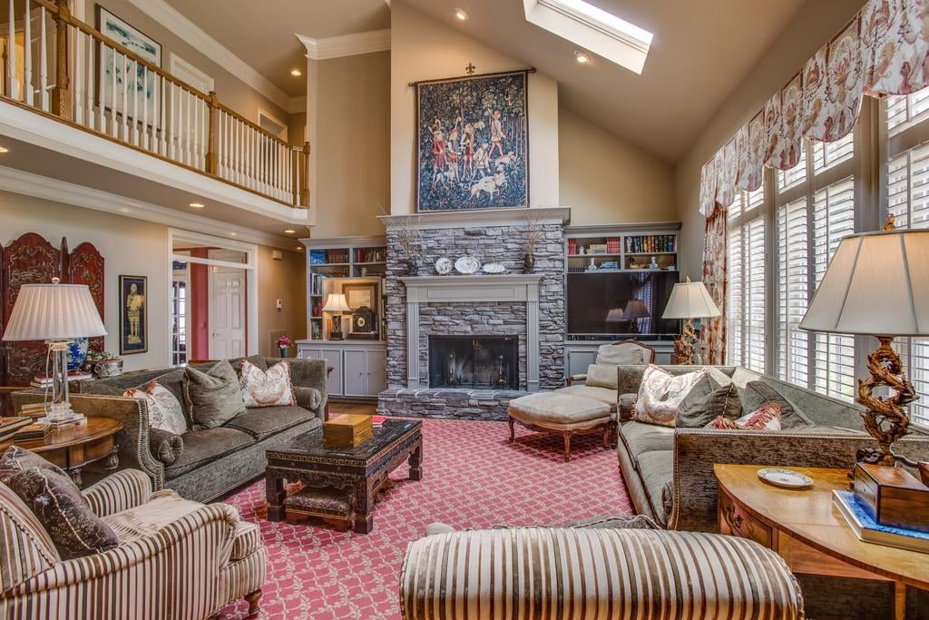 704 Legends Crest Dr