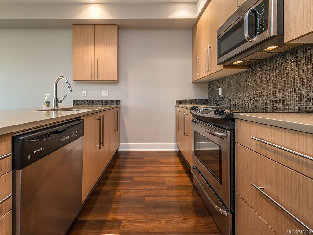 401-4529 W Saanich Rd