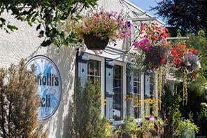 7038 Central Saanich Rd