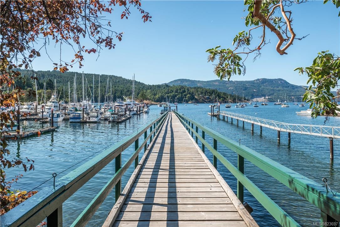 208-7162 W Saanich Rd