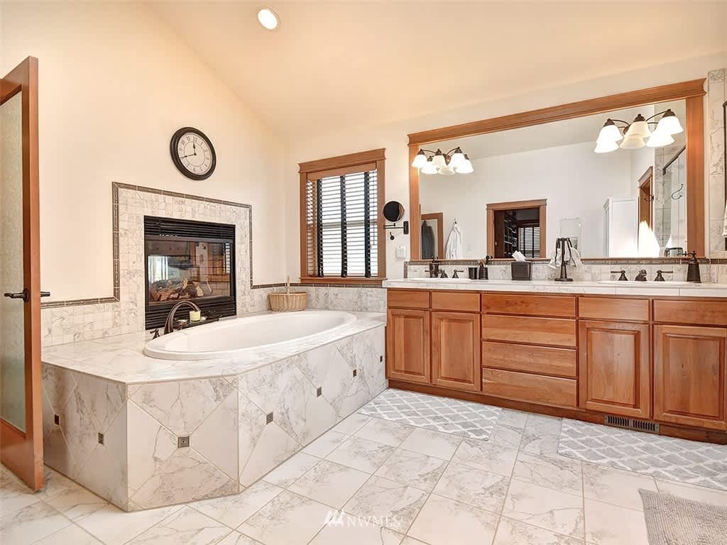 509 NW 195th St