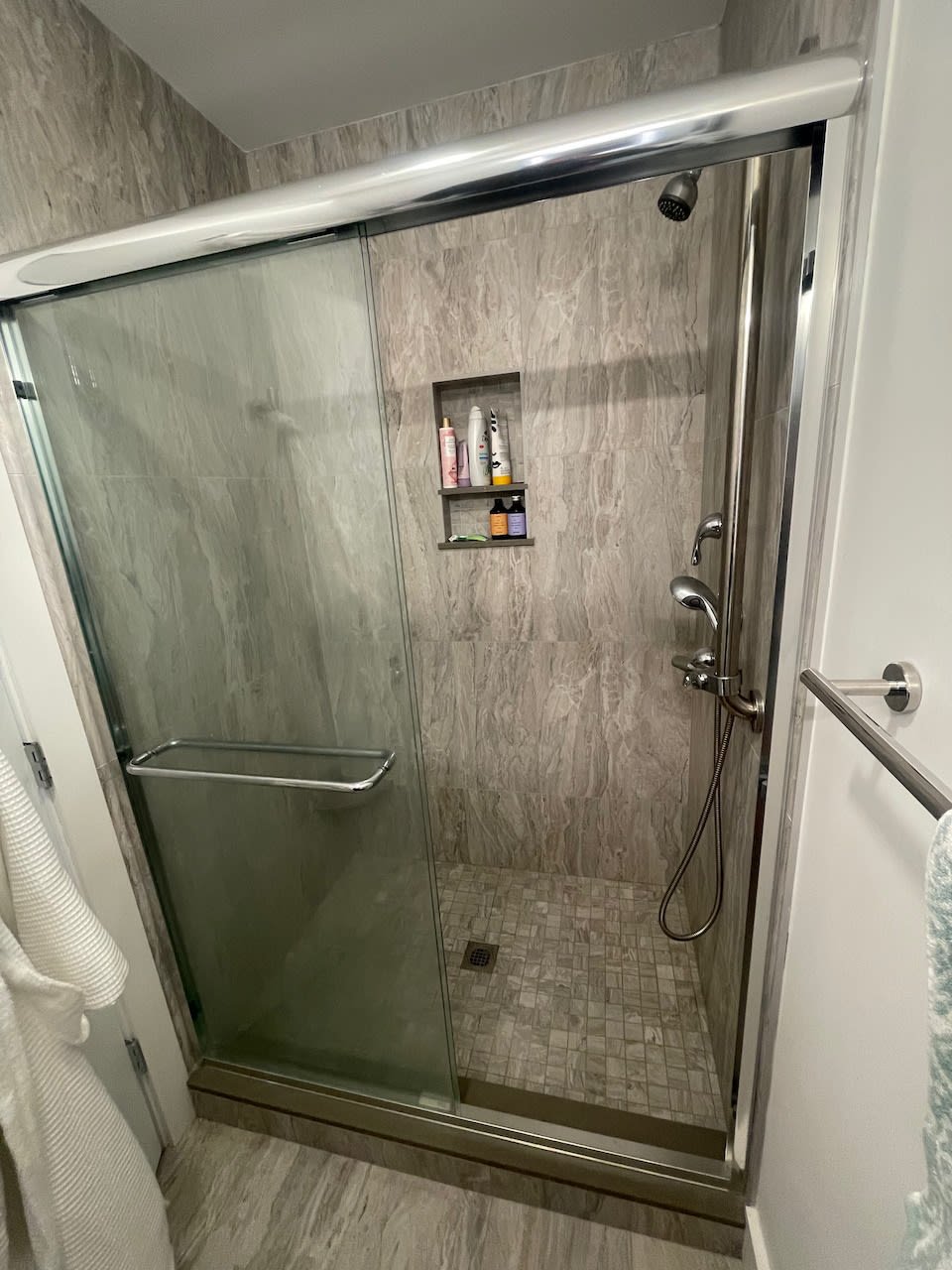 Top Floor - Gut Renovated Studio with new Kitchend & Bath - Common Laundry - Avail APRIL1