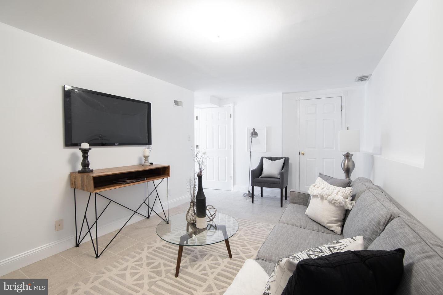 Cozy Culdesac with Parking