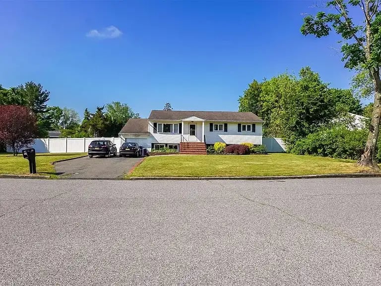 52 Nadine Ln