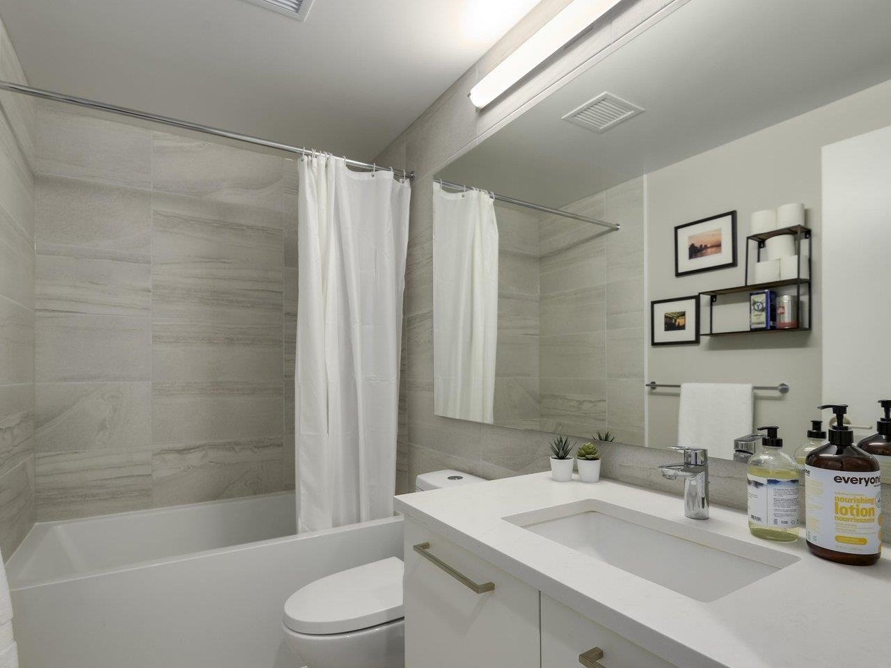 1402-8761 University Cres